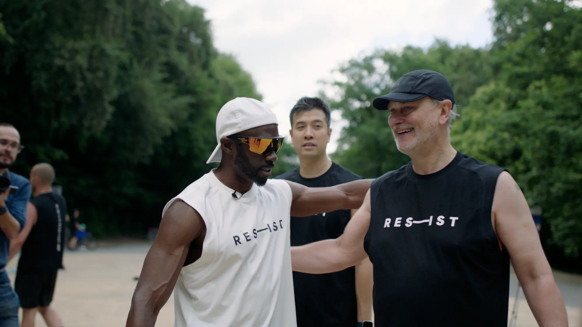 Coach Ulo avec des sportifs RES-IST après une séance