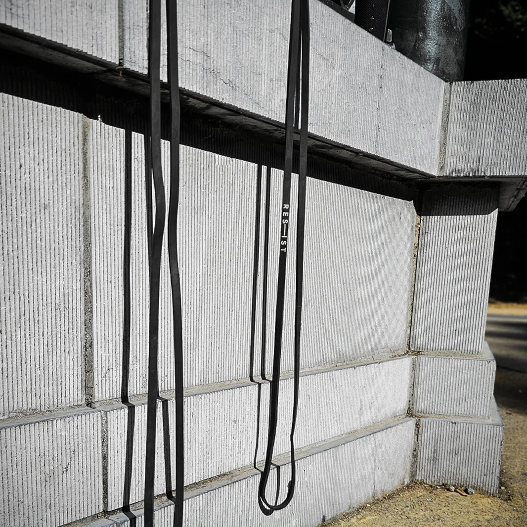 Bandes RES-IST suspendues à leur ancrage